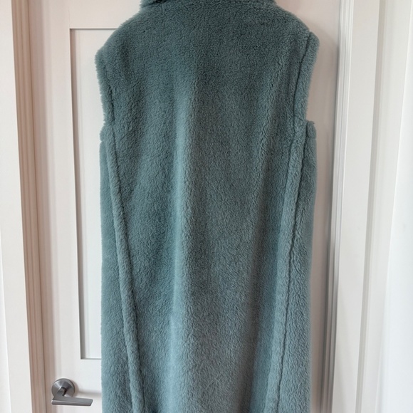 Max Mara Sleeveless Teddy Bear 🧸 Coat - Picture 3 of 3